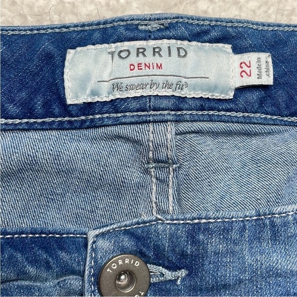 Torrid stretch Comfy Shorts Distressed Size 22 - Picture 3 of 8